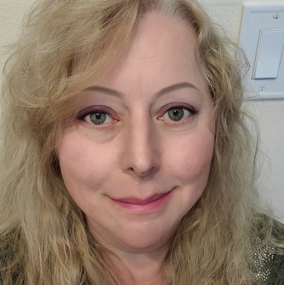 Meet your Posher, Tris - Picture 2 of 2